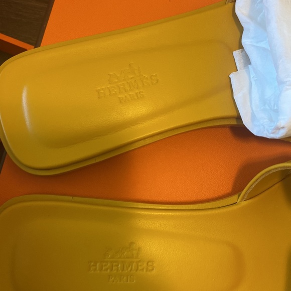 Brand new hermes yellow oran sandal 37.5 - Picture 3 of 4